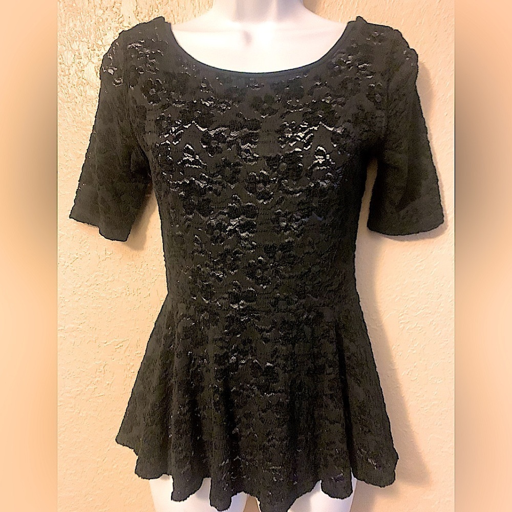 FREE PEOPLE Black Feminine Lace Peplum Top Slim Fit Scoop Neck 3/4 Sleeve Sz XS